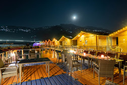 Le ROI, Floating Huts