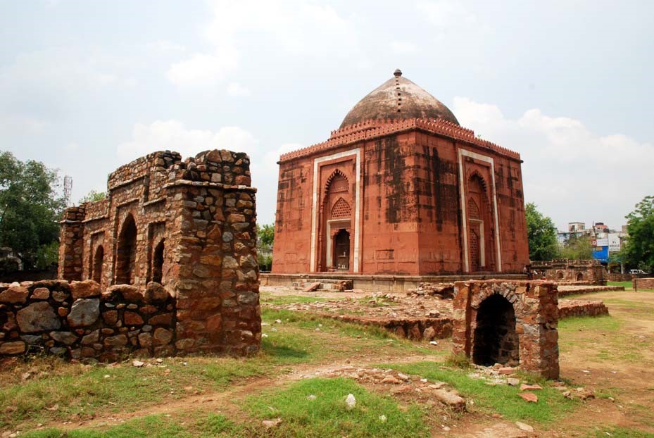 LAL GUMBAD