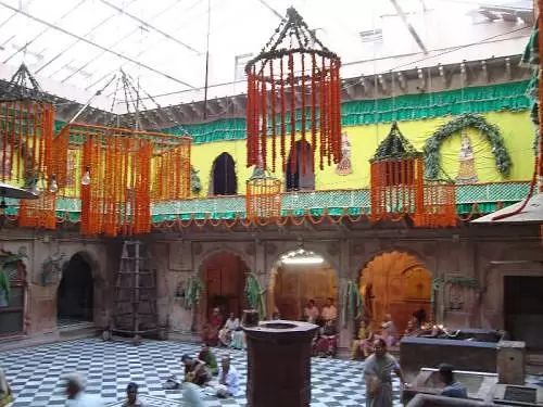 SRI RADHA VALLABH VRINDAVAN TEMPLE
