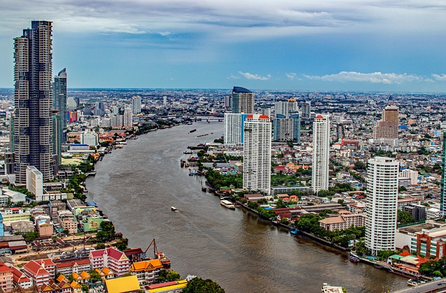 Boat tour of the Chao Phraya River in Bangkok